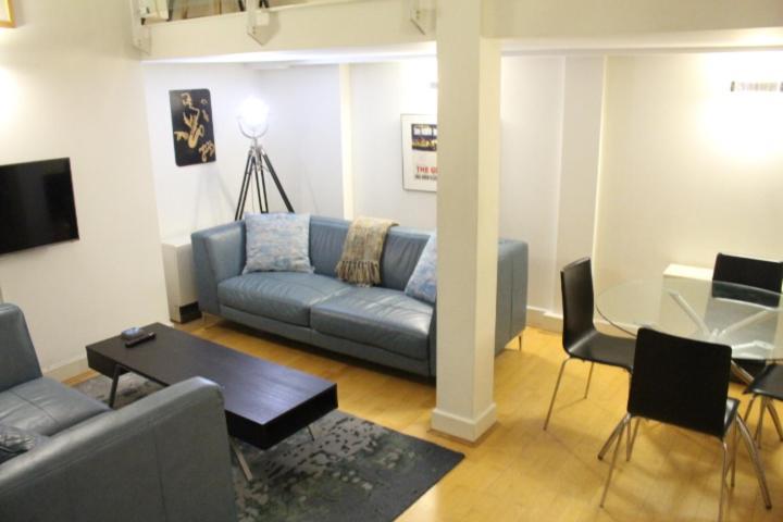 Central 2-Bed, 2-Bath Sanctuary Near Holborn Station, Covent Garden & West End London Bagian luar foto