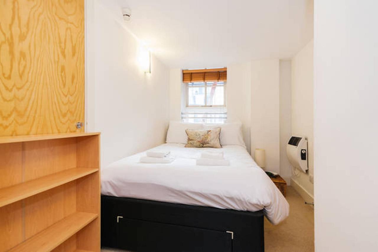 Central 2-Bed, 2-Bath Sanctuary Near Holborn Station, Covent Garden & West End London Bagian luar foto